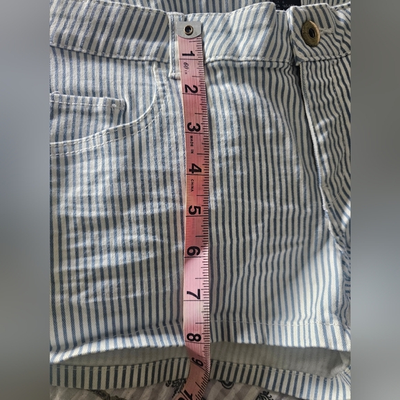 H&M - Size 6 - Blue White Striped Denim  Jean Shorts. - Picture 6 of 6